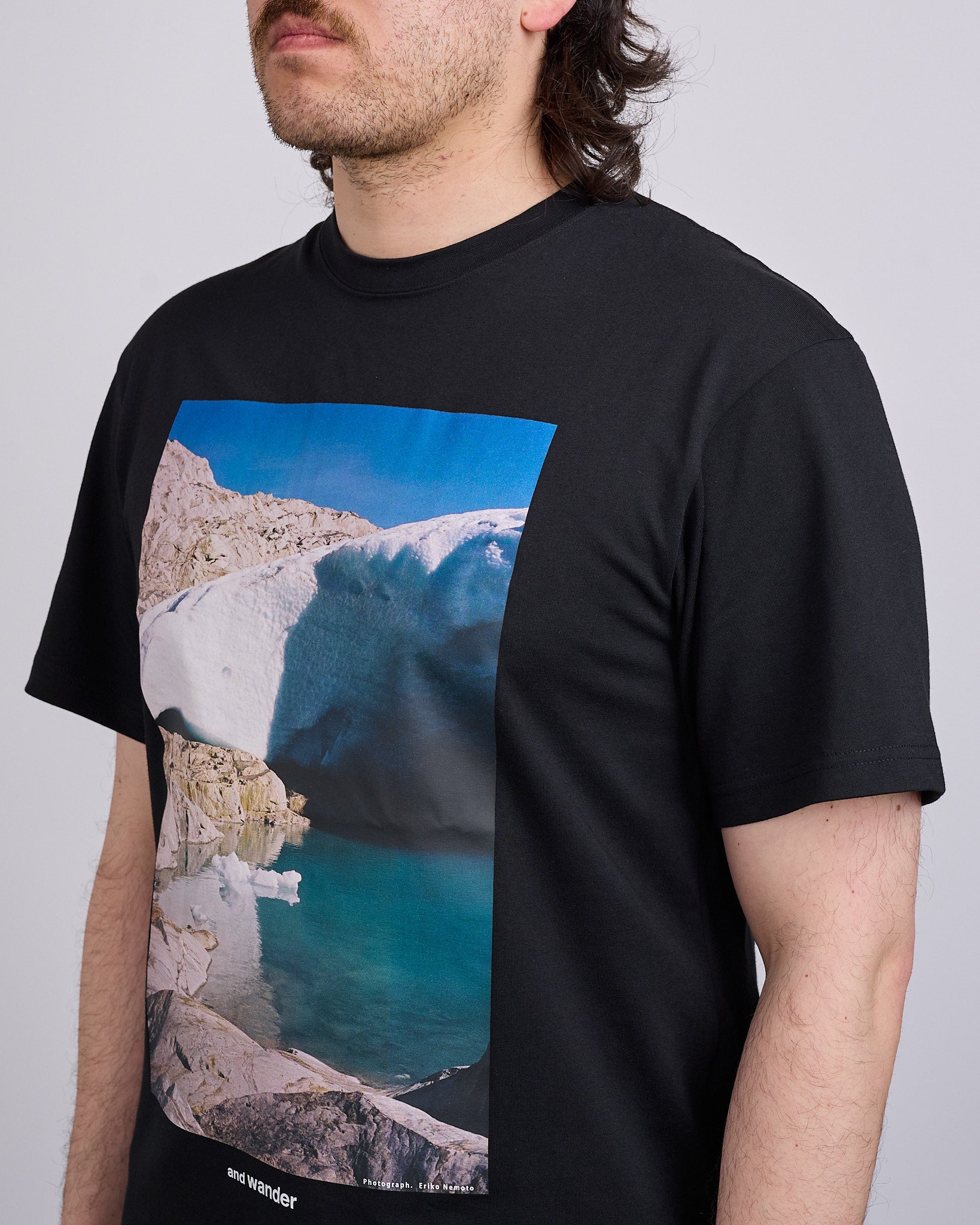 and wander Glacier T-Shirt Black – LESS 17