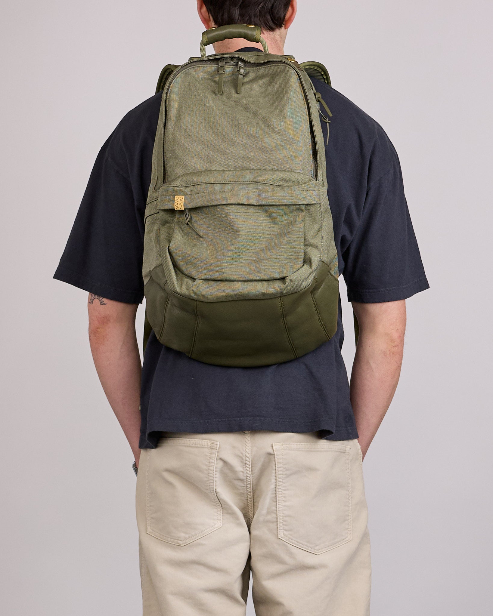 希少品・OLD VISVIM バッグ リュック22L レザー 緑 コーデュラ visvim 22L Cordura Backpack Olive – LESS 17