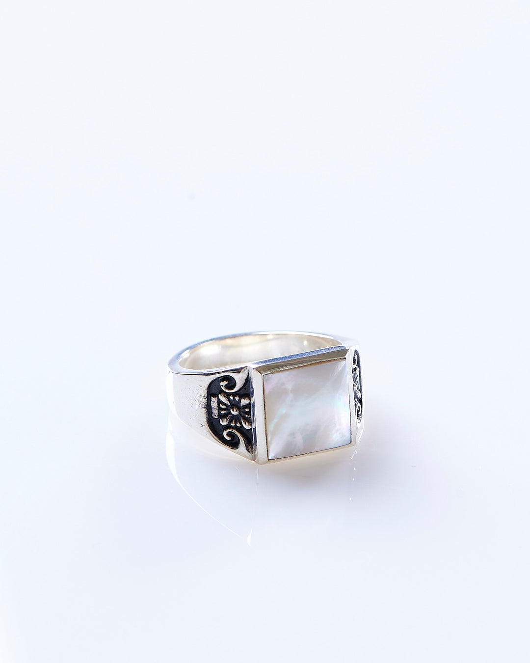 Maple Collegiate Ring Silver 925 / Mother of Pearl