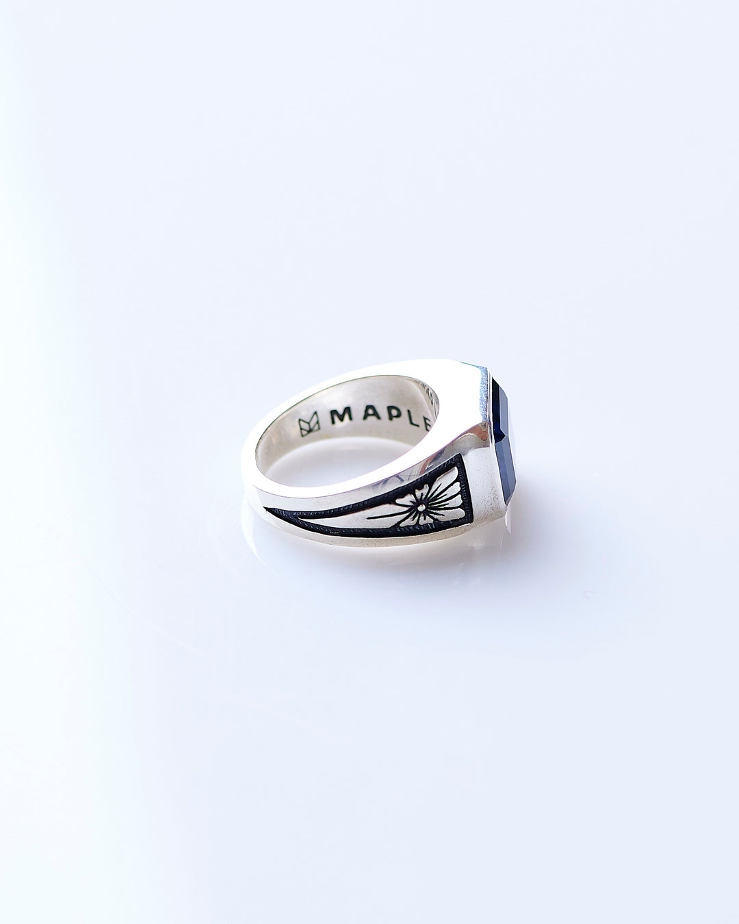 Maple Midnight Slim Ring Silver 925 / Sapphire