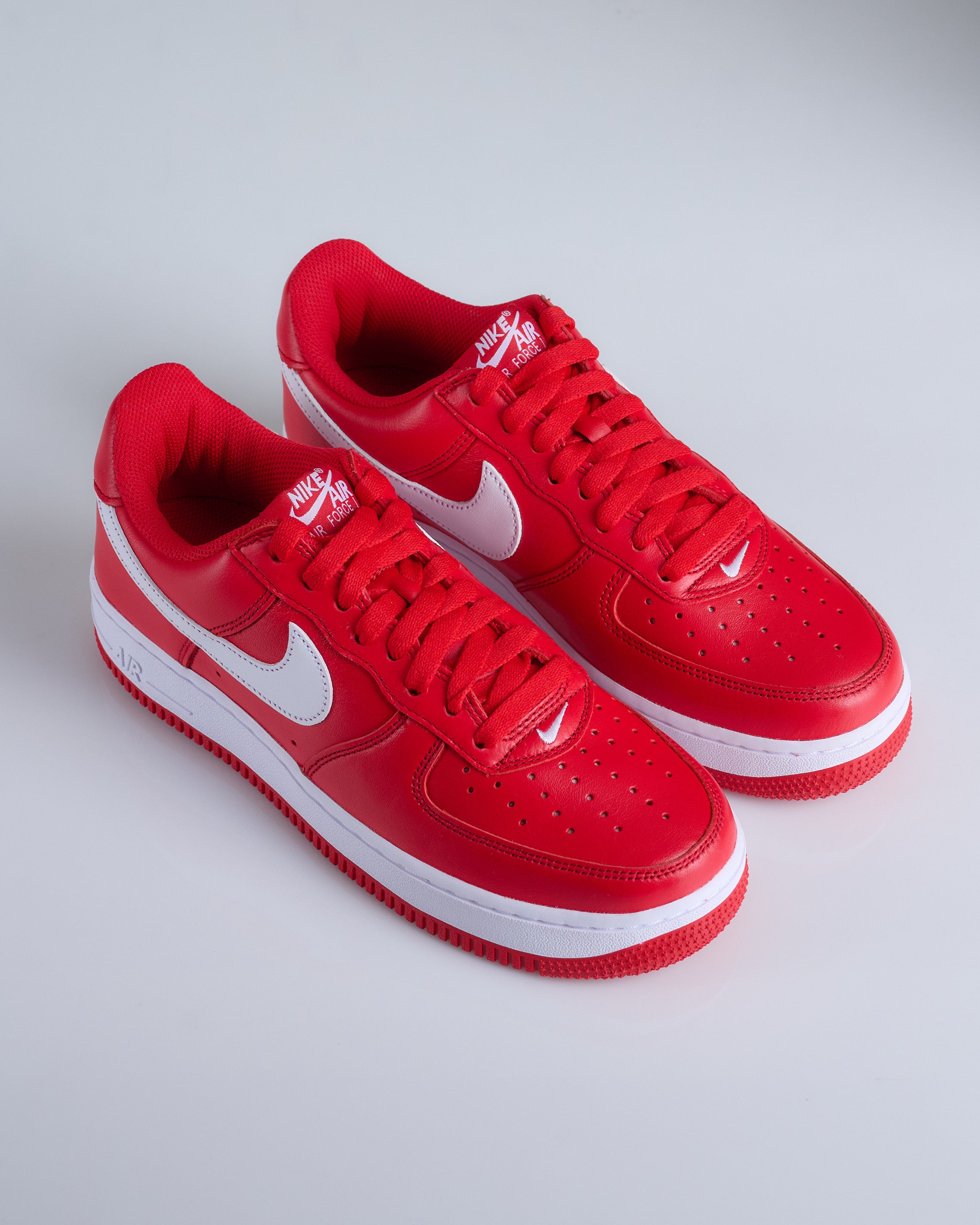 Nike air force 1 07 red and on sale white