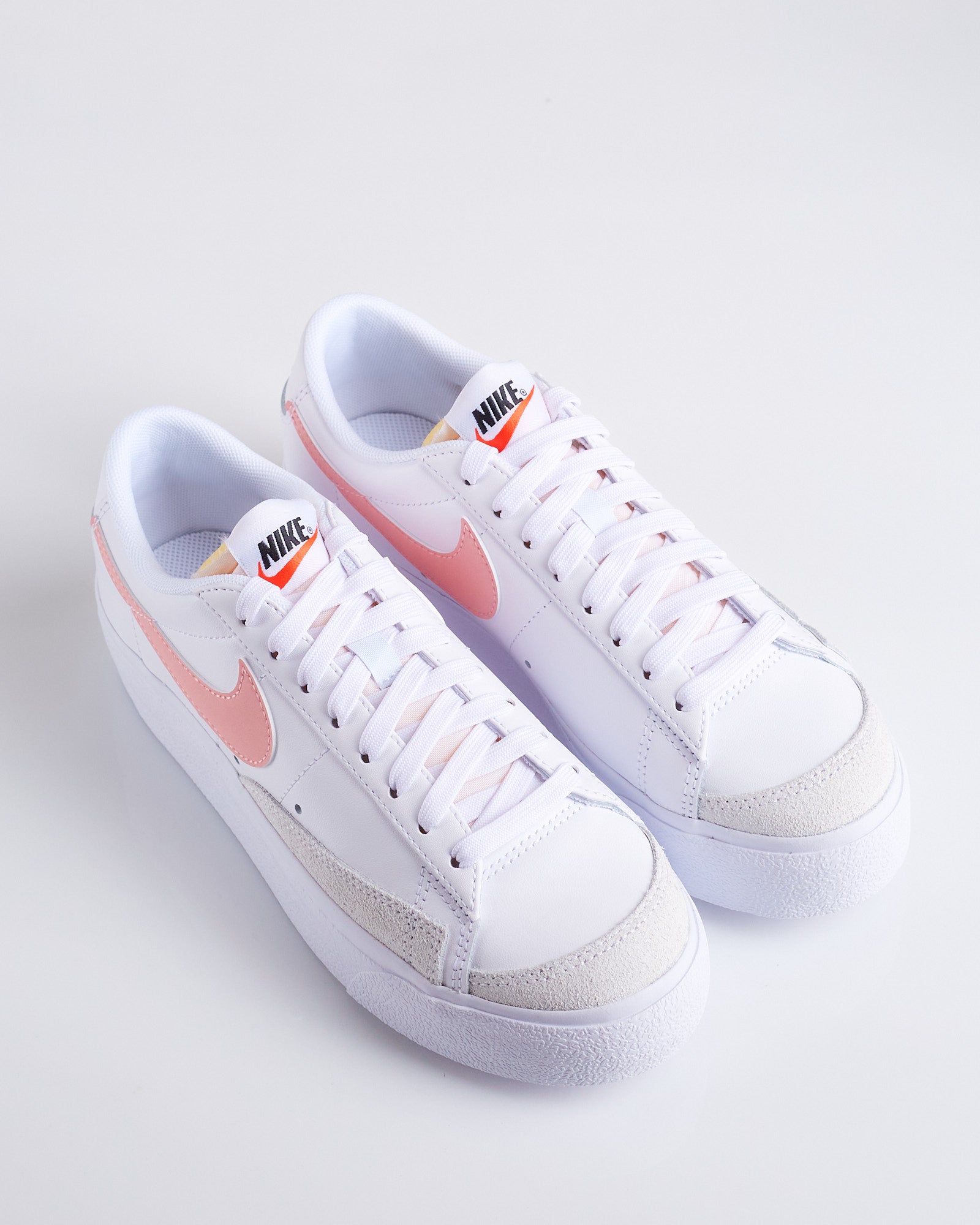 Nike blazer low white pink best sale